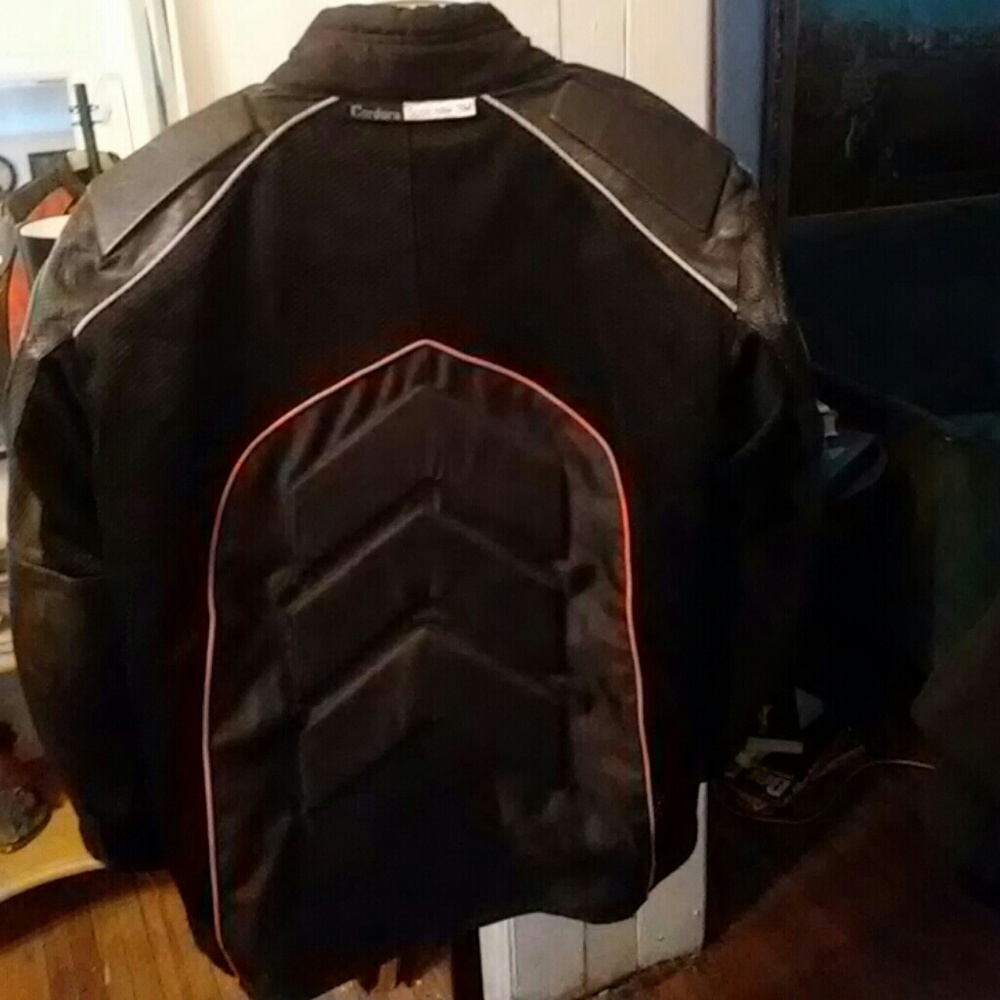 Motorcycle jacket - Picture 2 of 4